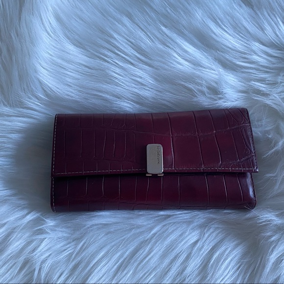 Liz Claiborne Handbags - Liz Claiborne Wallet for woman .